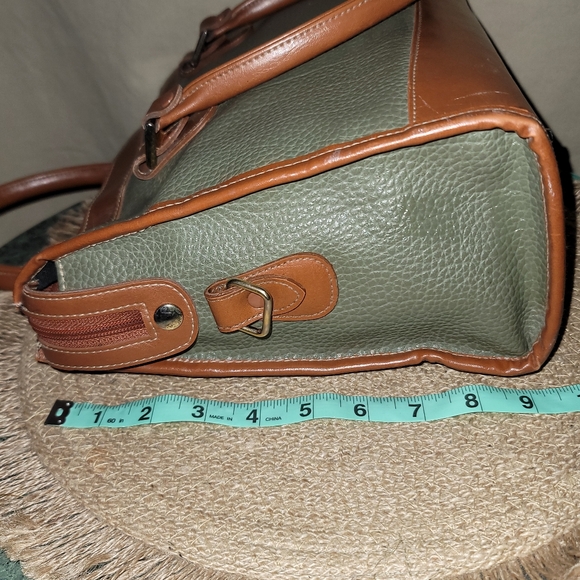 Guess purse - Picture 5 of 14